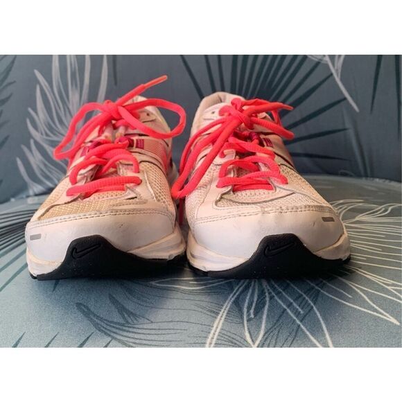 NIKE DART 10 white pink SNEAKER GYM SHOES sz 8 - Picture 3 of 7